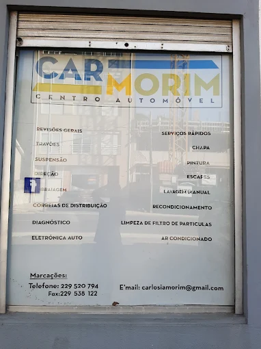Montra com os serviços da Carmorim